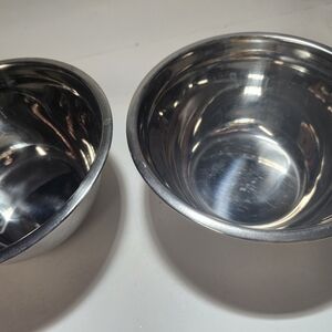 Set of 2 Medium sized 7” stanless steel Dog/Cat bowls